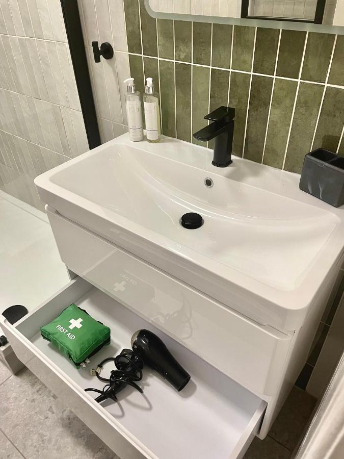 Newly Refurbished 2 Bedroom Apartment In South Лондон Экстерьер фото